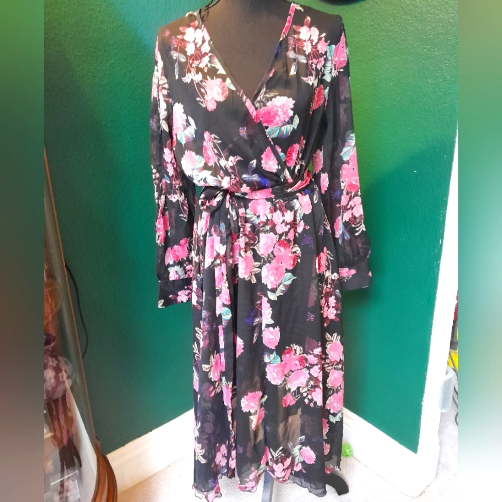 Floral dress, with NWT, size M/L